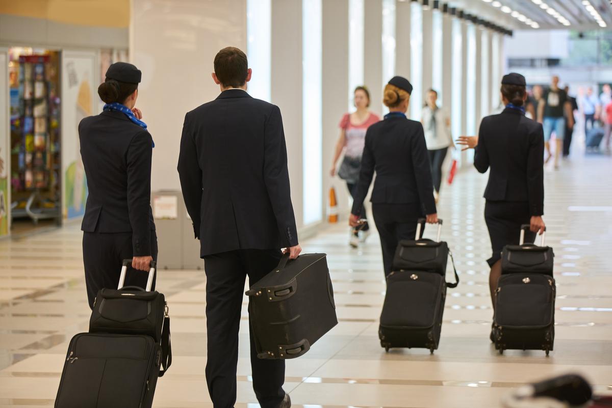 الضيافة الجوية هي وظيفة مرغوبة لدى العديد من الأشخاص لأسباب مختلفة. أولًا وقبل كل شيء ، تعتبر الضيافة الجوية وظيفة تشمل السفر حول العالم، مما يتيح للأشخاص فرصة للاستكشاف والتعلم عن ثقافات جديدة