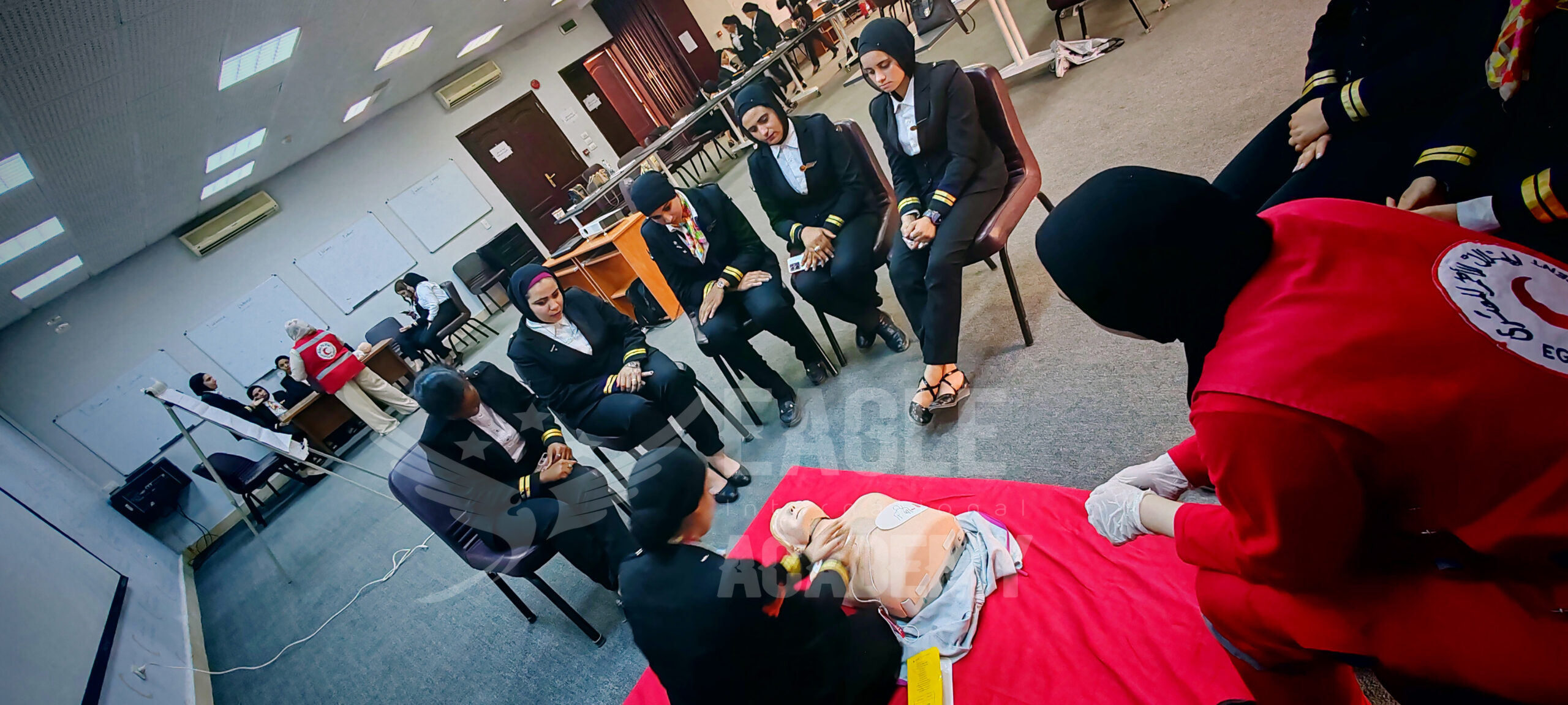 أهمية التدريب على الإسعافات الأولية للمضيفات في الضيافة الجوية